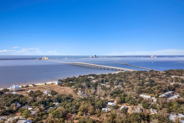 $337,500 | 1112 Robinson Street, Ocean Springs, MS 39564