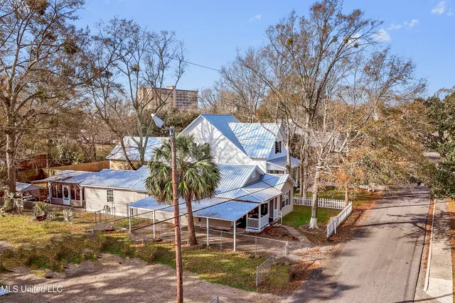 $337,500 | 1112 Robinson Street, Ocean Springs, MS 39564