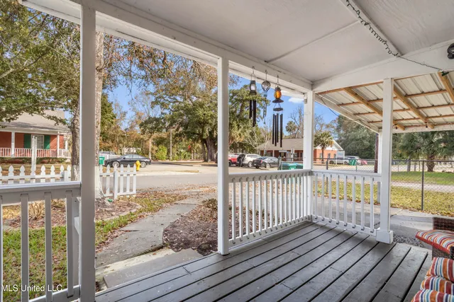 $337,500 | 1112 Robinson Street, Ocean Springs, MS 39564