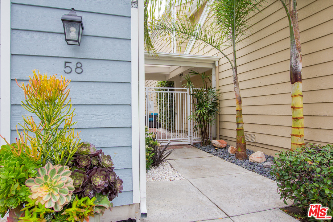 13082 Mindanao Way, Unit 58 Marina del Rey, CA 90292 - Photo 2 of 28
