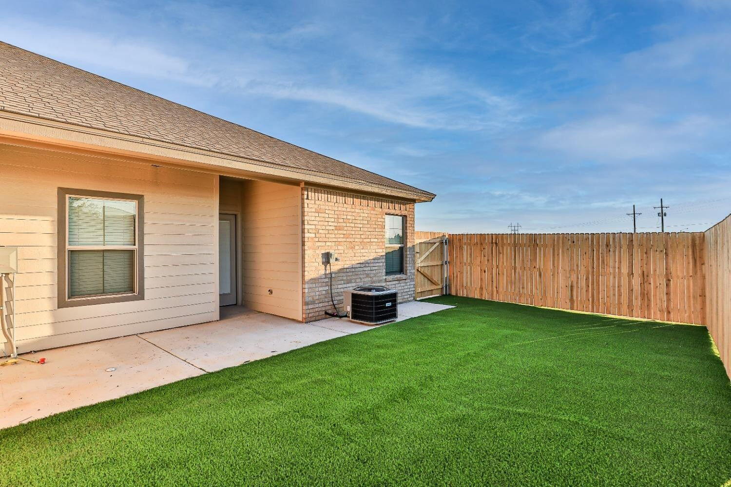 1018 North 7th Street Wolfforth, TX 79382 - Photo 10 of 14 20241219230417737335000000-o