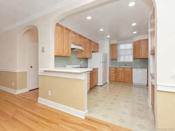 $359,000 | 1328 Midland Avenue, Unit 1A, Bronxville, NY 10708
