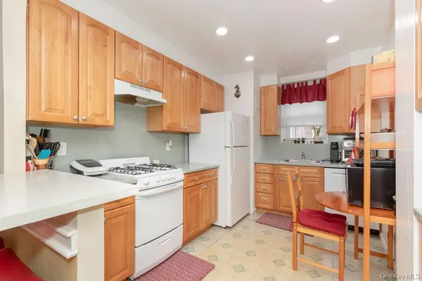 $359,000 | 1328 Midland Avenue, Unit 1A, Bronxville, NY 10708
