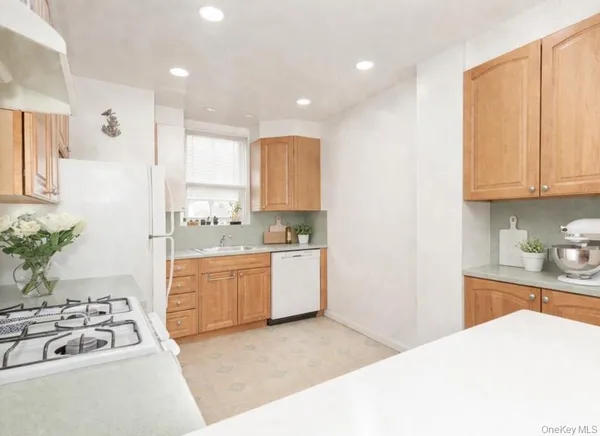 $359,000 | 1328 Midland Avenue, Unit 1A, Bronxville, NY 10708