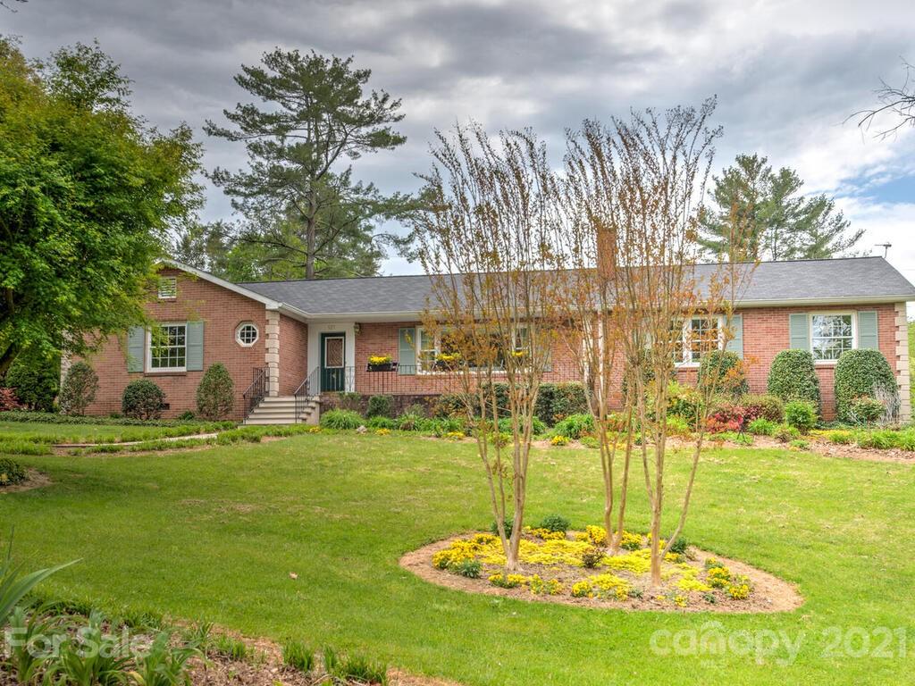 121 Red Oak Road Asheville, NC 28804 - Photo 1 of 35 Gallery Image 1