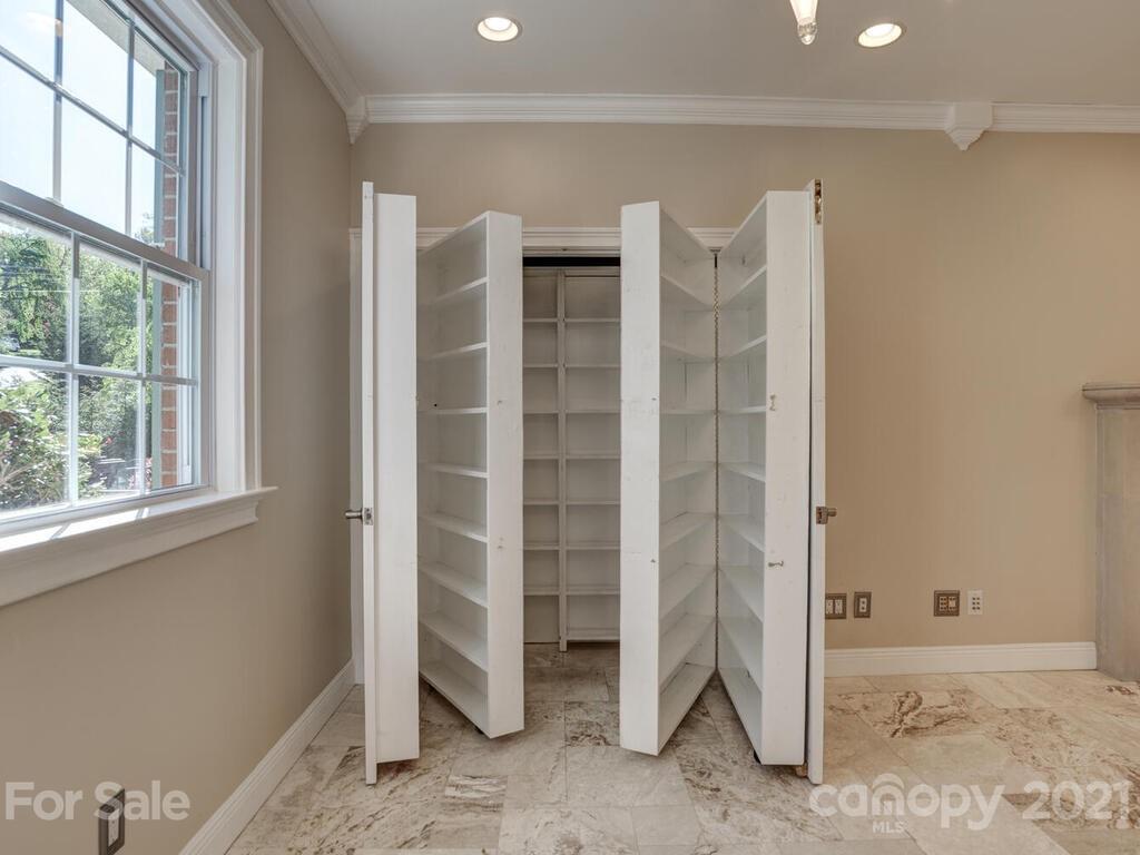 121 Red Oak Road Asheville, NC 28804 - Photo 17 of 35 Gallery Image 17