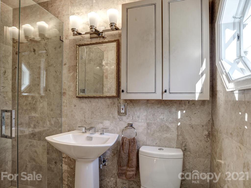 121 Red Oak Road Asheville, NC 28804 - Photo 19 of 35 Gallery Image 19