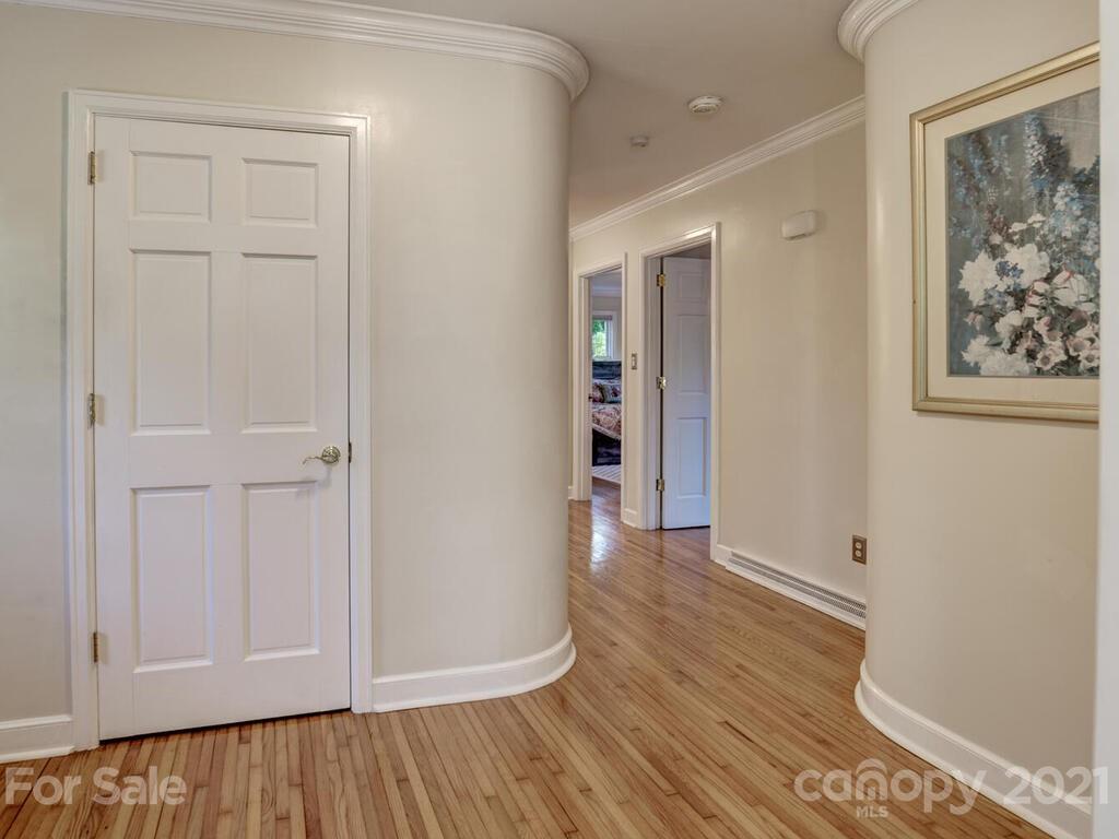 121 Red Oak Road Asheville, NC 28804 - Photo 3 of 35 Gallery Image 3