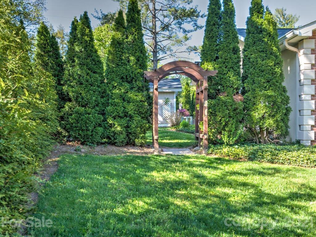 121 Red Oak Road Asheville, NC 28804 - Photo 26 of 35 Gallery Image 26