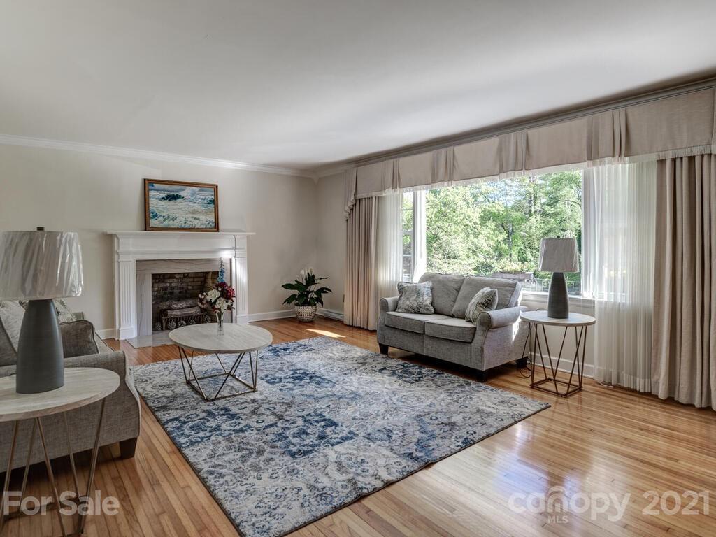 121 Red Oak Road Asheville, NC 28804 - Photo 4 of 35 Gallery Image 4