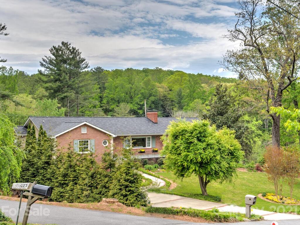 121 Red Oak Road Asheville, NC 28804 - Photo 32 of 35 Gallery Image 32