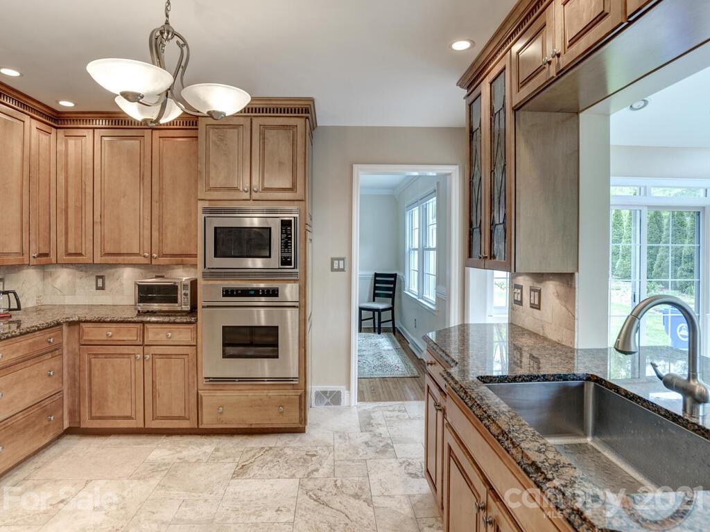 121 Red Oak Road Asheville, NC 28804 - Photo 6 of 35 Gallery Image 6