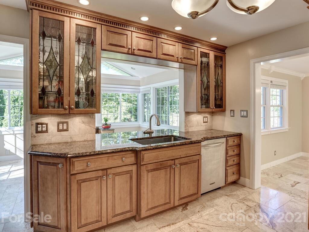 121 Red Oak Road Asheville, NC 28804 - Photo 9 of 35 Gallery Image 9