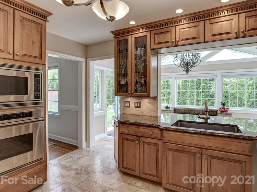 121 Red Oak Road Asheville, NC 28804 - Photo 10 of 35 Gallery Image 10