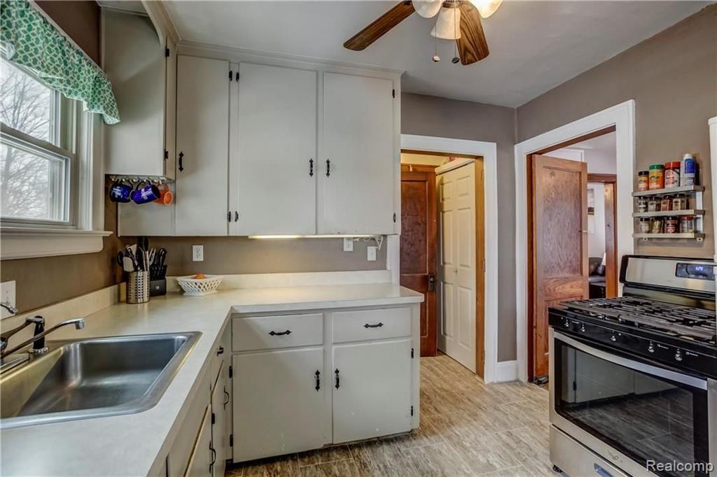 10501 Maple Road Hartland, MI 48353 - Photo 12 of 21