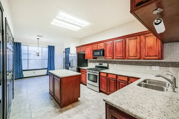 $2,100 | 18422 Cobblestone Drive, Cypress, TX 77429