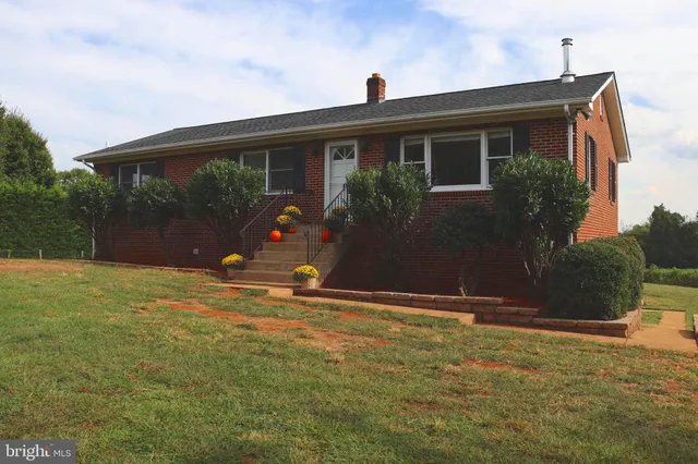 a front view of house with yard
