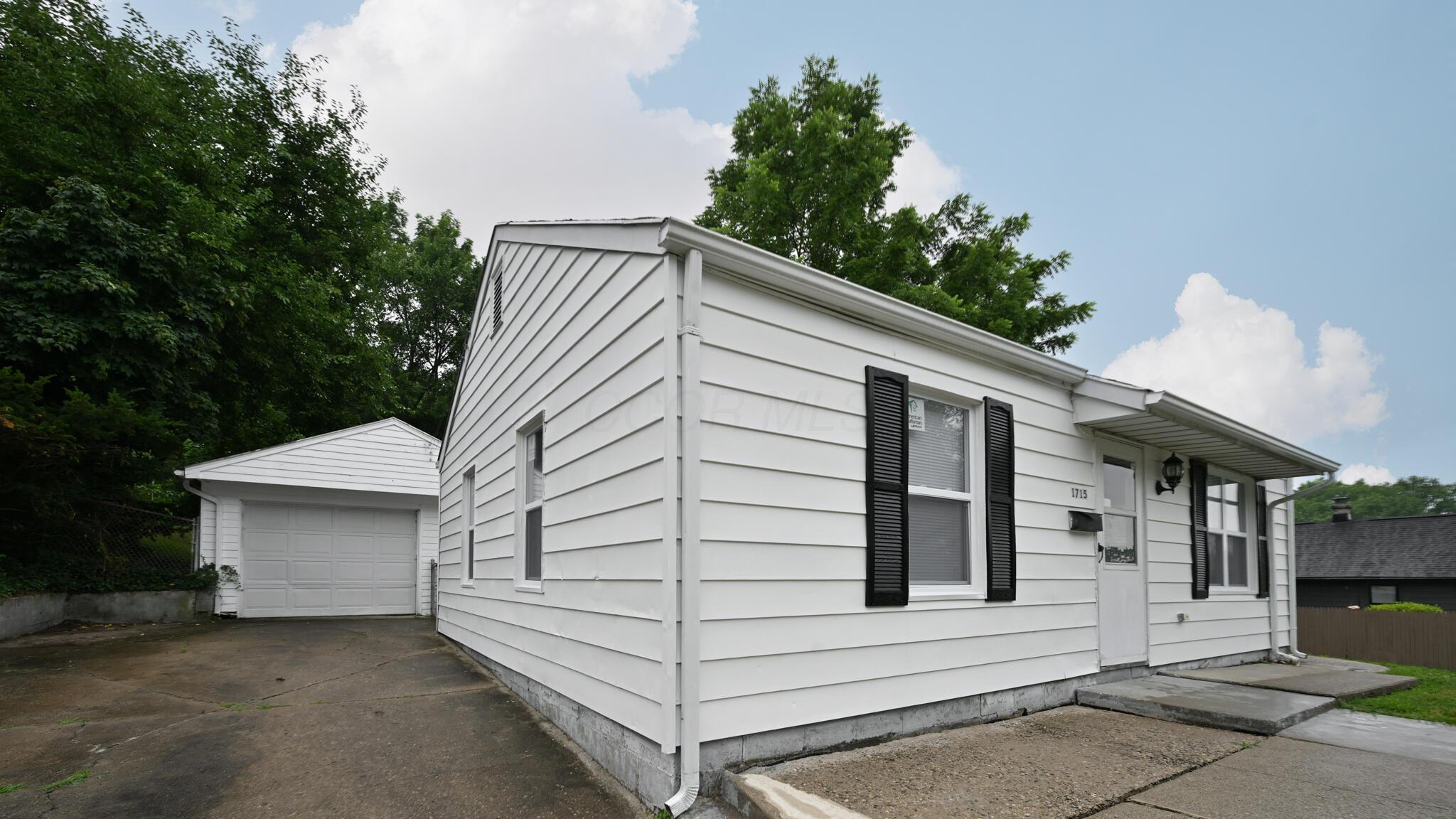 1715 Summit Street Springfield, OH 45503 - Photo 21 of 29 20250716-1715 Summit-024