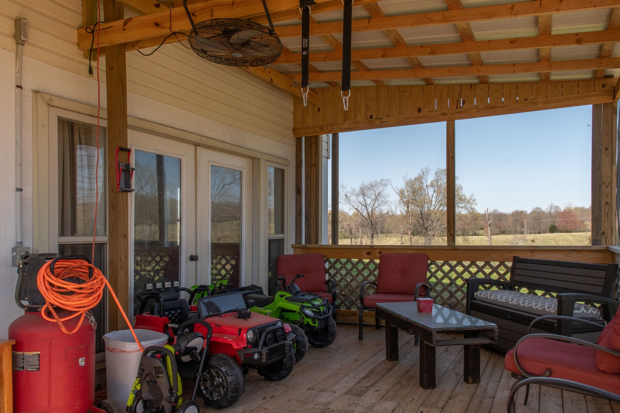 319 Wirmingham Road Monroe, TN 38573 - Photo 19 of 34 a view of a chairs and table in the balcony