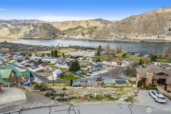 an aerial view of residential building and lake