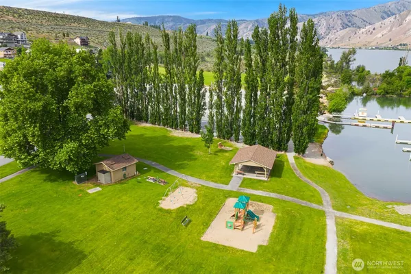 a view of an outdoor space