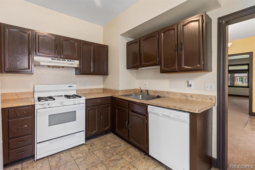739 Delaware Street Detroit, MI 48202 - Photo 10 of 70