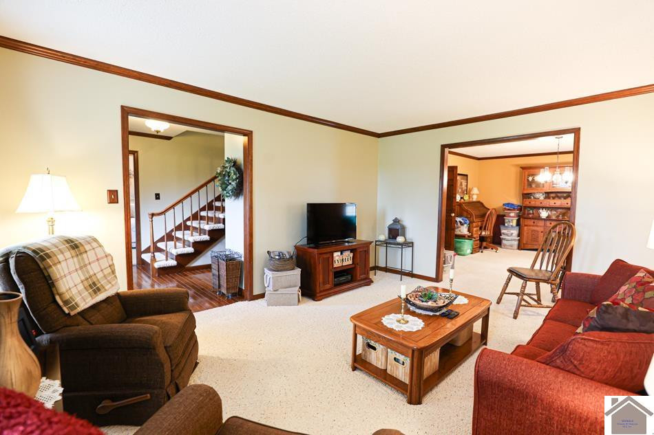 8835 Harris Road West Paducah, KY 42086 - Photo 11 of 35 Living Room