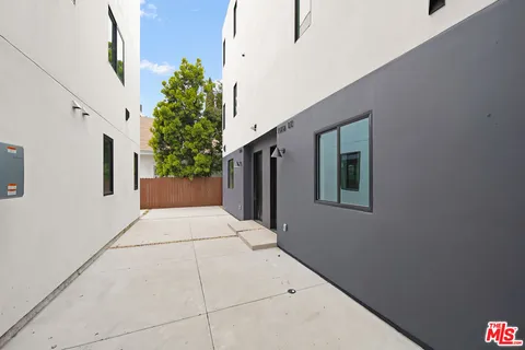 $3,320,000 | 1518 Magnolia Avenue, Los Angeles, CA 90006