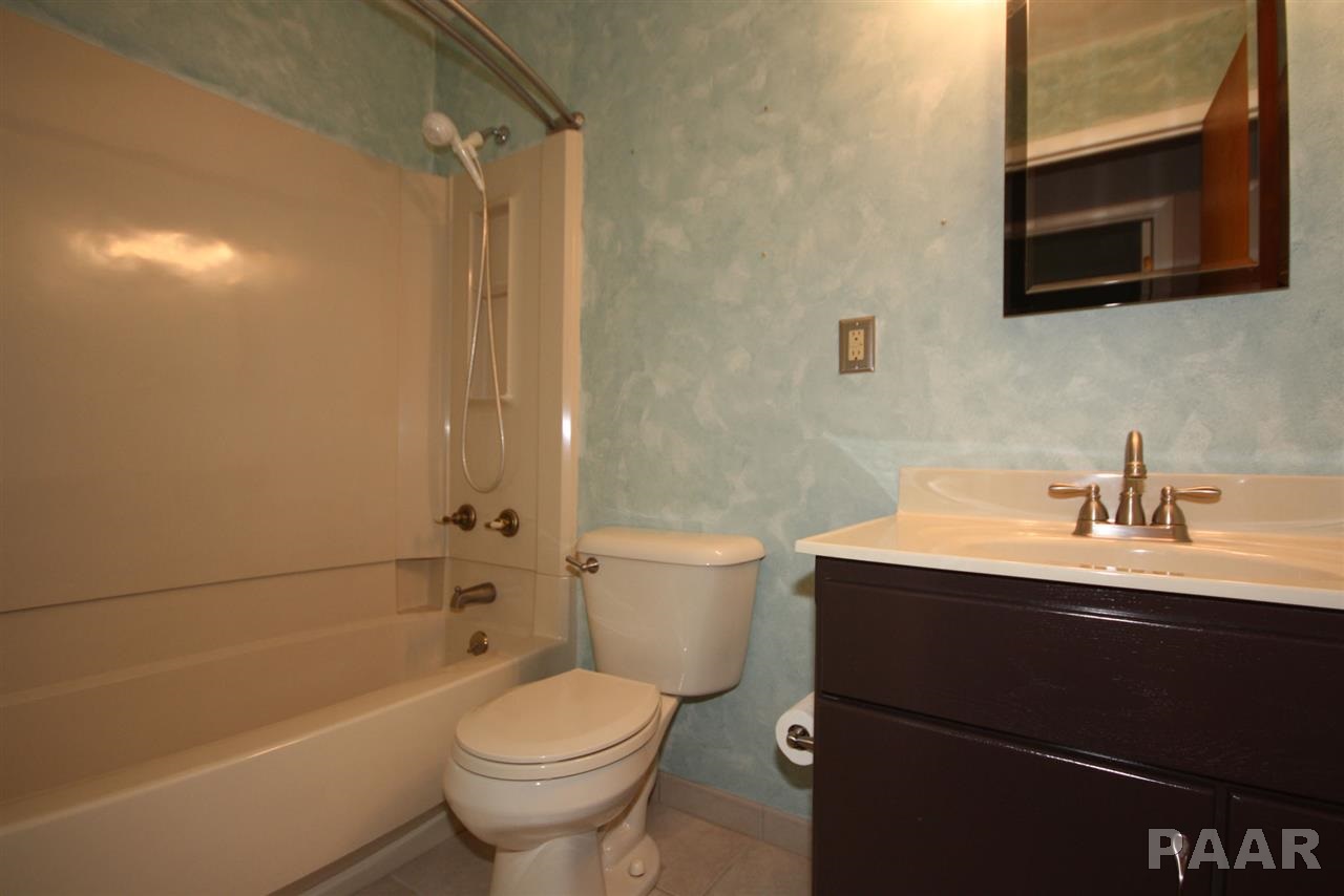 4908 North Ronald Road Peoria, IL 61614 - Photo 29 of 36 Gallery Image 29
