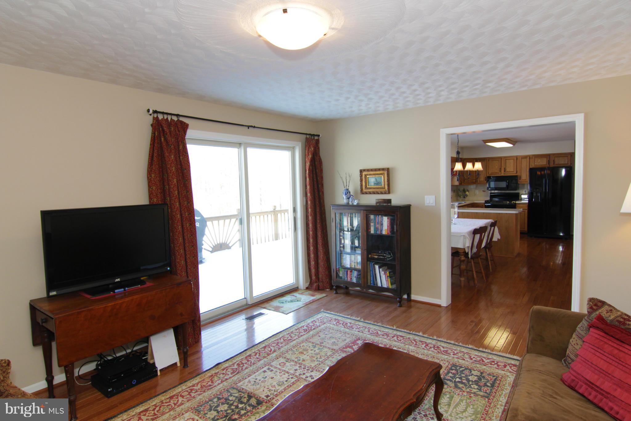 16397 Hampton Road Hamilton, VA 20158 - Photo 14 of 30 Walk out to the large deck