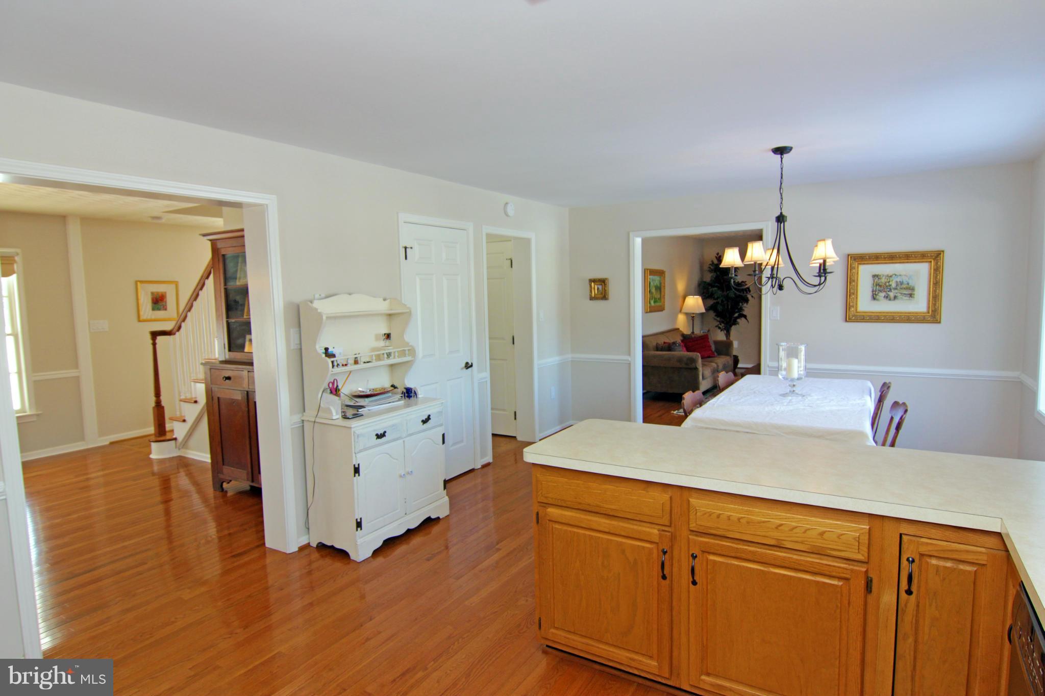 16397 Hampton Road Hamilton, VA 20158 - Photo 16 of 30 Large and open eat in kitchen