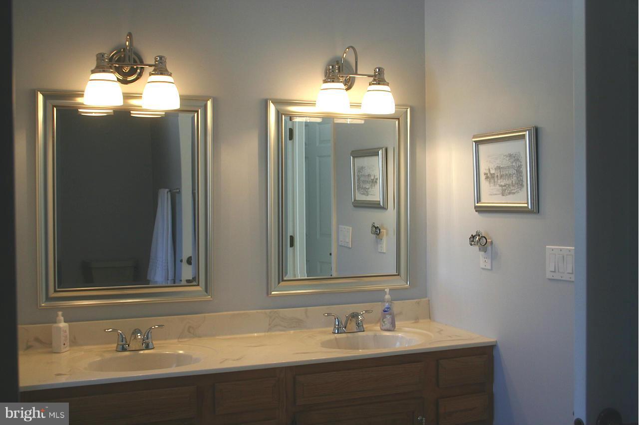 16397 Hampton Road Hamilton, VA 20158 - Photo 20 of 30 Master bath with framed mirrors