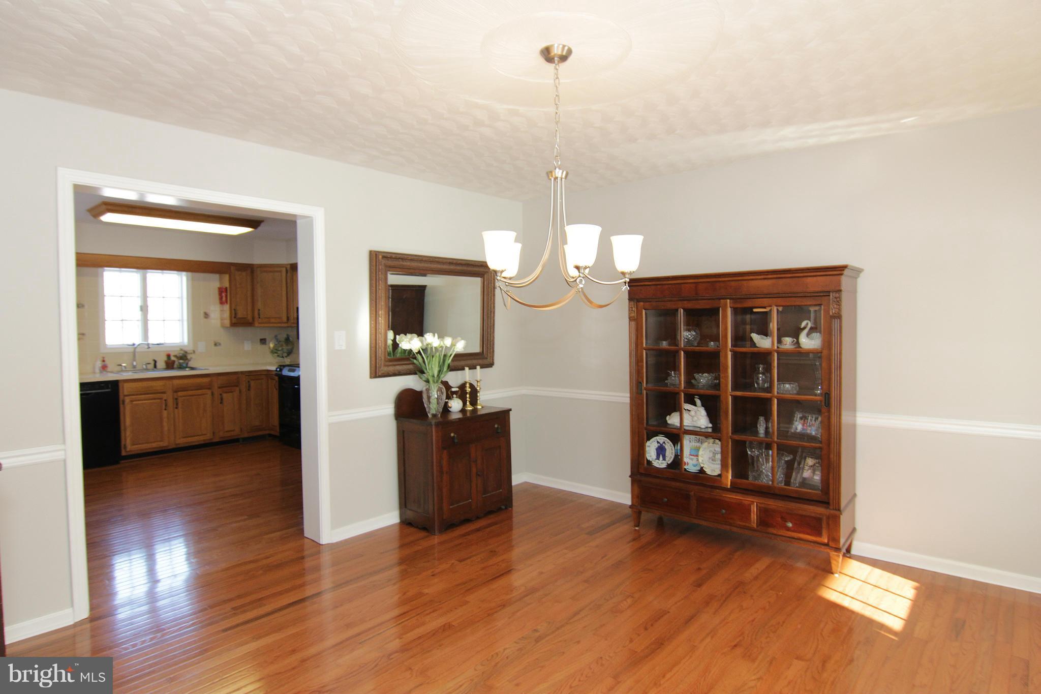 16397 Hampton Road Hamilton, VA 20158 - Photo 10 of 30 Dining room looking into kitchen