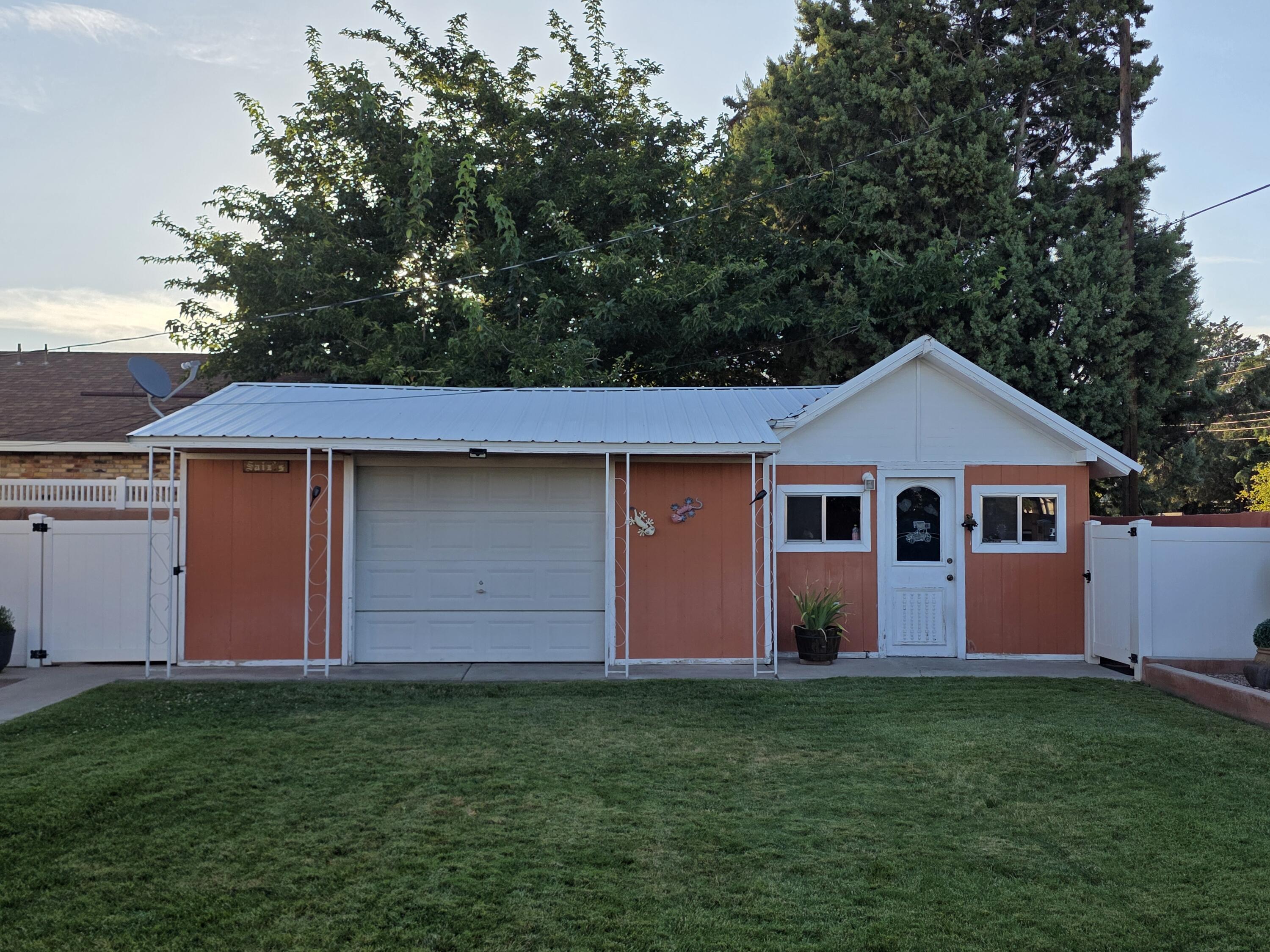 6900 Seminole Road Northeast Albuquerque, NM 87110 - Photo 13 of 24 Gallery Image 13
