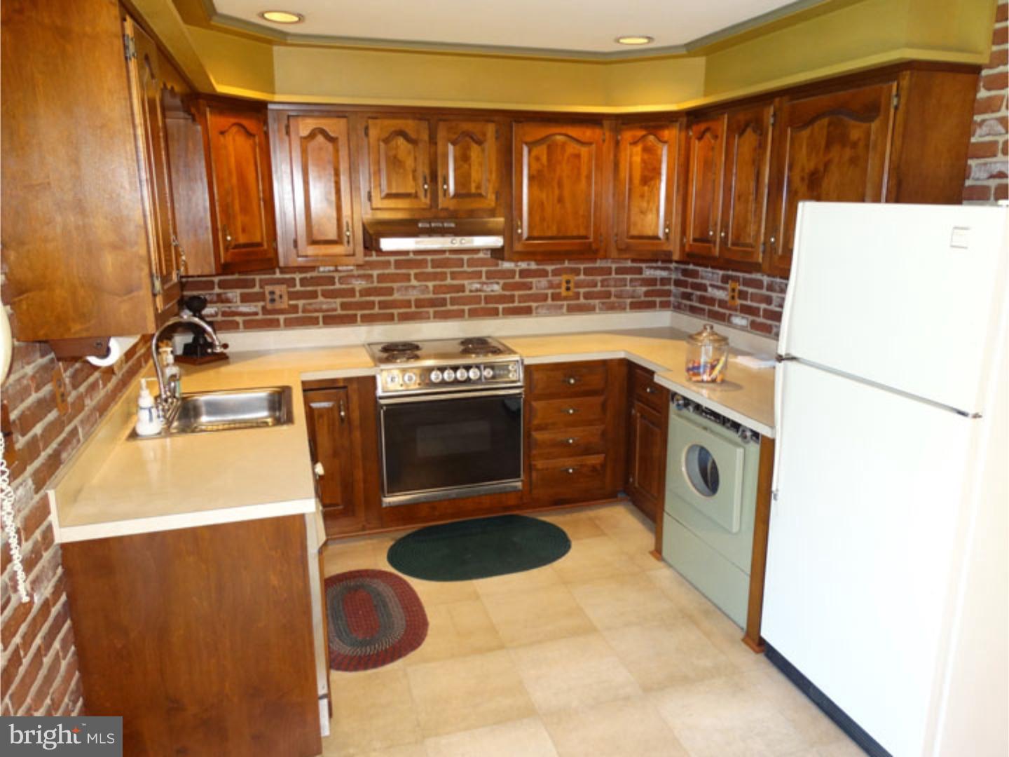24 Hybrid Road Levittown, PA 19056 - Photo 4 of 25 Kitchen