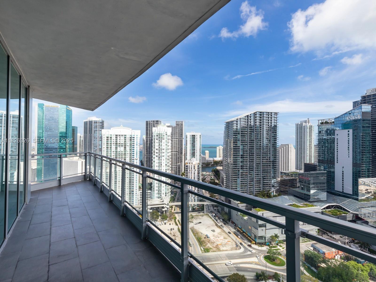 92 Southwest 3rd Street, Unit 3901 Miami, FL 33130 - Photo 3 of 10 Photo 3