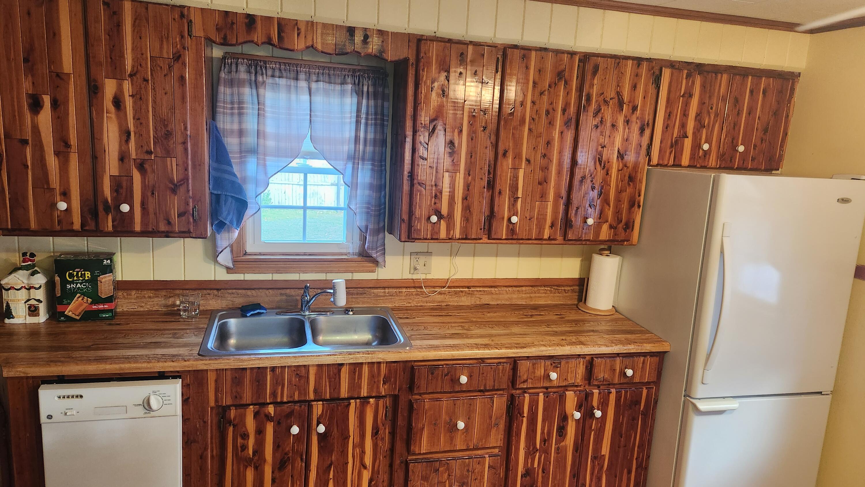 61 Waldo Street Millinocket, ME 04462 - Photo 13 of 33 20231103_135402