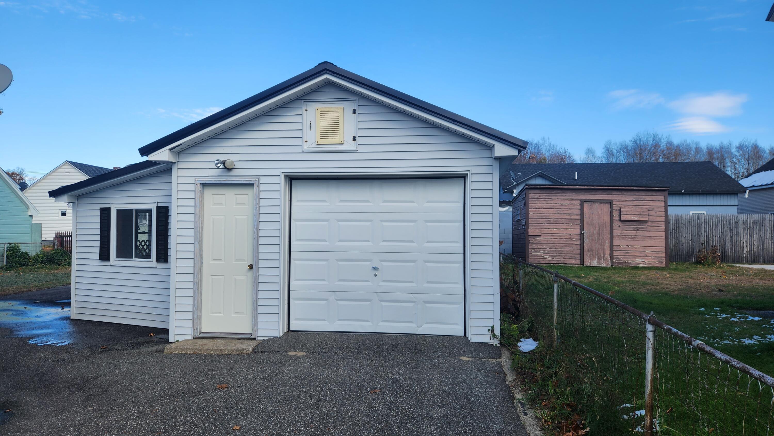 61 Waldo Street Millinocket, ME 04462 - Photo 3 of 33 20231103_135520