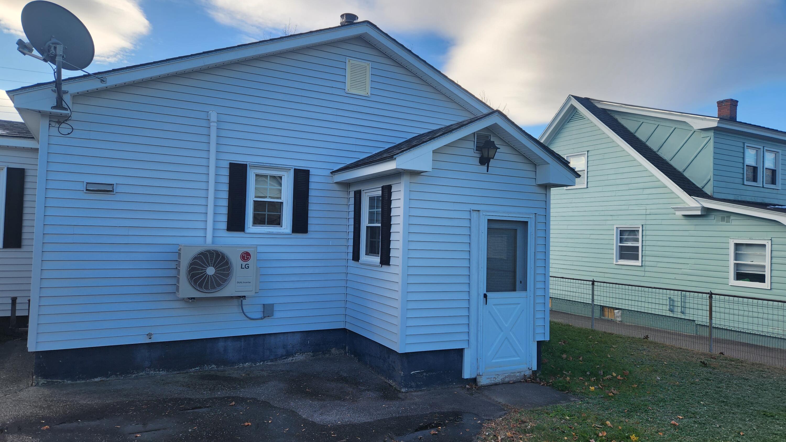 61 Waldo Street Millinocket, ME 04462 - Photo 4 of 33 20231103_135613