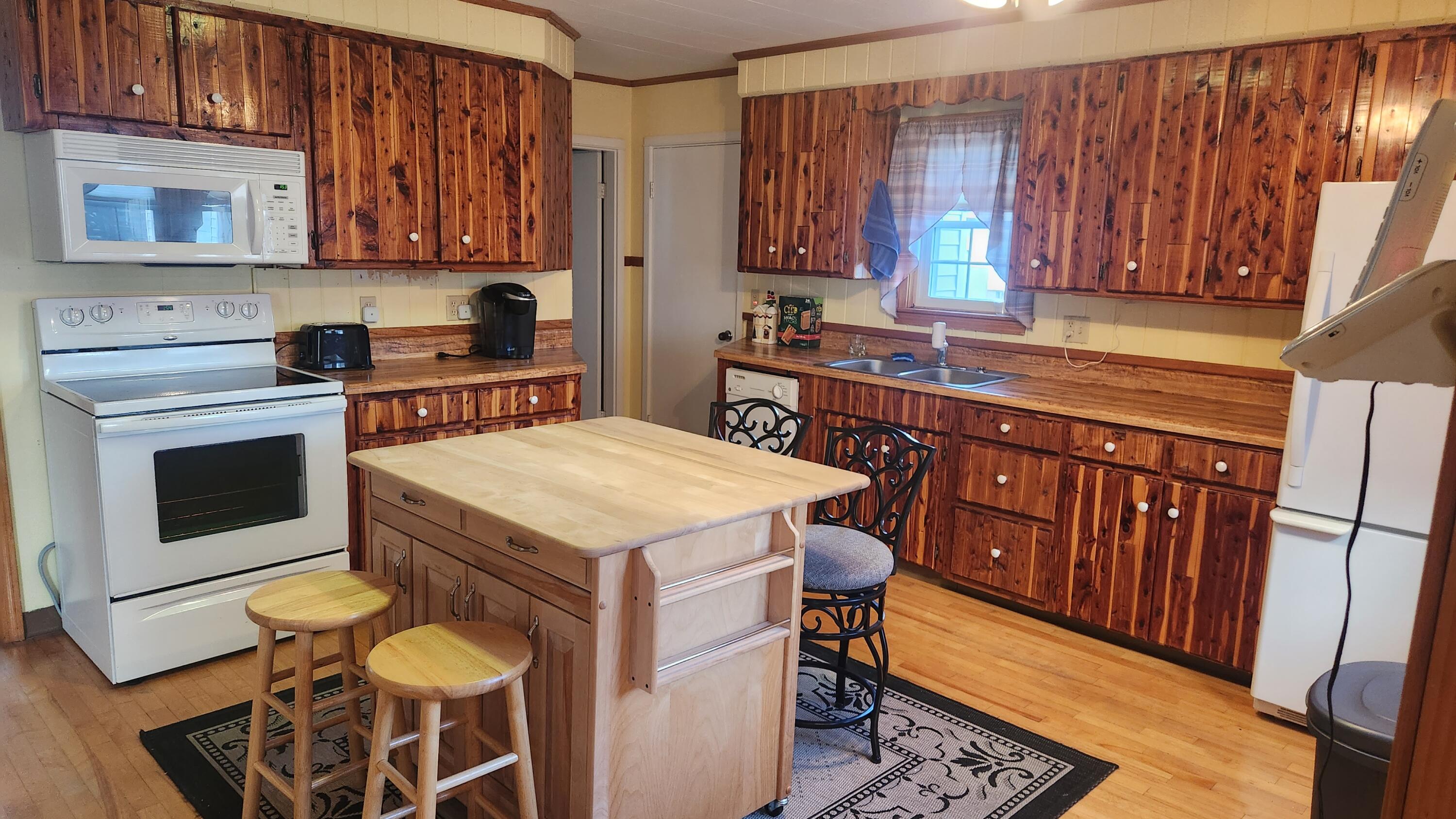 61 Waldo Street Millinocket, ME 04462 - Photo 9 of 33 20231103_135336