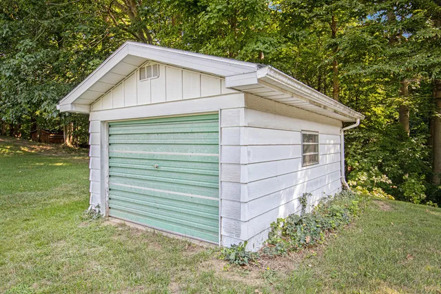 $320,000 | 301 Woodland Drive, Buchanan, MI 49107