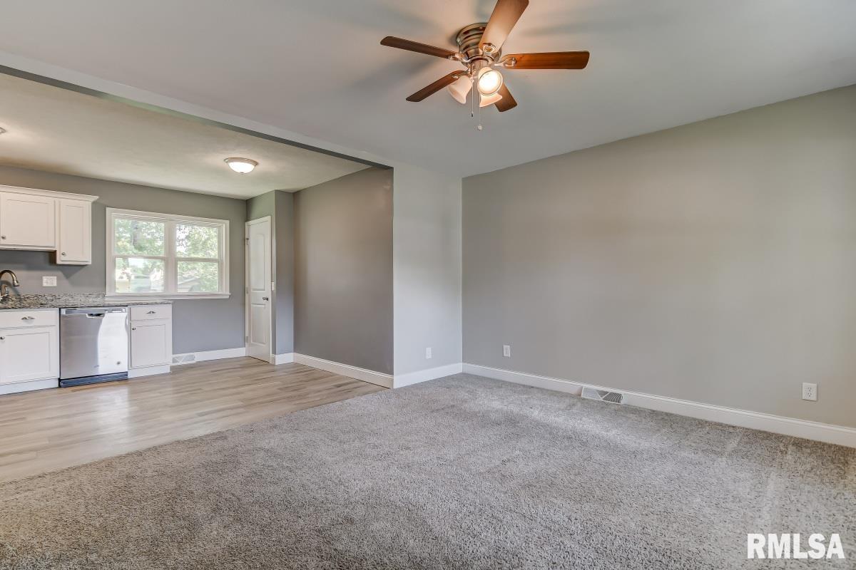 2449 East Griffiths Avenue Springfield, IL 62702 - Photo 4 of 28 Gallery Image 4