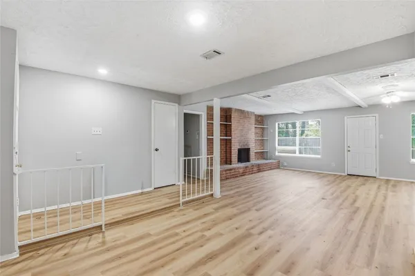 $1,500 | 6015 Knotty Post Lane, Spring, TX 77373