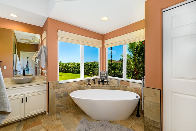 $1,900,000 | 75-5614-l Hienaloli Road, Kailua-Kona, HI 96740