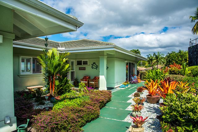 $1,900,000 | 75-5614-l Hienaloli Road, Kailua-Kona, HI 96740