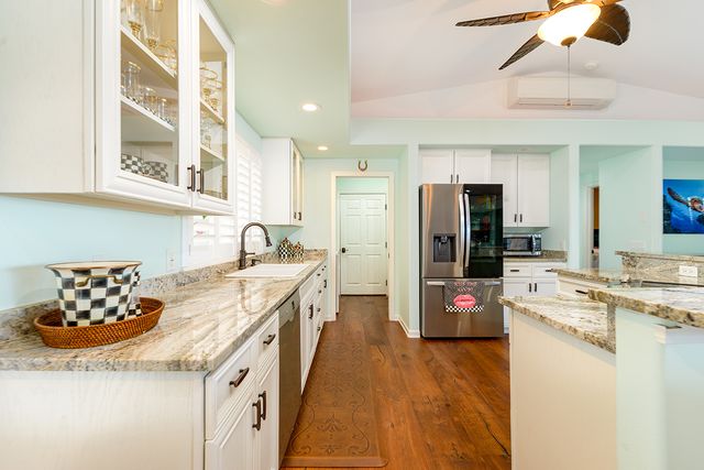 $1,900,000 | 75-5614-l Hienaloli Road, Kailua-Kona, HI 96740