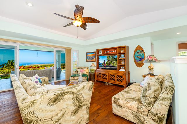 $1,900,000 | 75-5614-l Hienaloli Road, Kailua-Kona, HI 96740