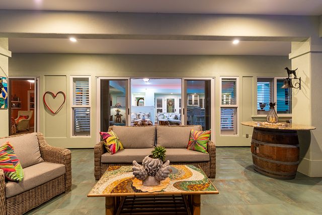 $1,900,000 | 75-5614-l Hienaloli Road, Kailua-Kona, HI 96740