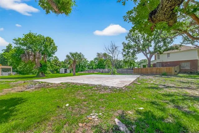 $165,000 | 717 Quintana Roo Place, Seabrook, TX 77586