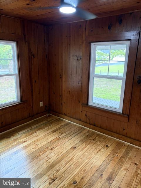 809 Salisbury Park Road Hague, VA 22469 - Photo 11 of 17 Cozy room with rustic charm.